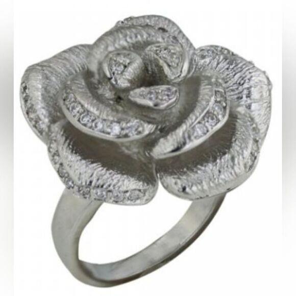 Vera & Co Brass Silver Tone & Clear Cubic Zirconia Flower Ring (5) - Picture 1 of 8